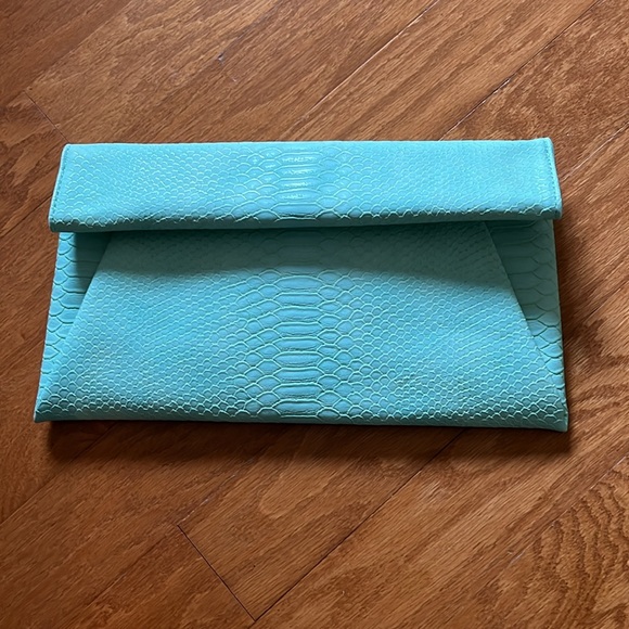 Super Cute Envelope Style Clutch or Purse Never Been Used - Picture 10 of 14